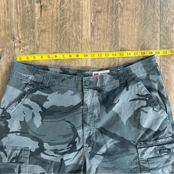 Wrangler Camouflage Cargo Utility Shorts - Picture 5 of 6